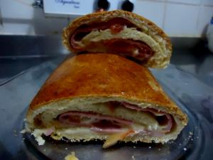 Quantas calorias em 1 Porçoes Pão Caseiro Recheado?