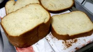 Quantas calorias em 1 Porçoes Pão Colonial - Caseiro (Máquina De Pão)?
