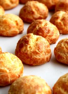 Quantas calorias em 1 Porçoes Pão De Queijo Gougère?