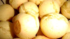 Quantas calorias em 1 Porçoes Pão De Queijo Rápido?