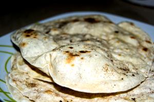 Quantas calorias em 1 Porçoes Pão Ázimo?