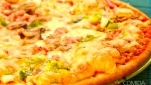 Quantas calorias em 1 Porçoes PIZZA DE CAMARÃO COM ALHO PORÓ?