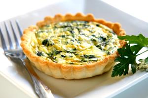 Quantas calorias em 1 Porçoes Quiche De Espinagre?