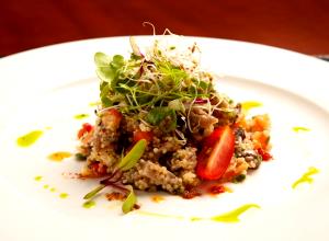 Quantas calorias em 1 Porçoes Quinoa Com Passas E Castanha?