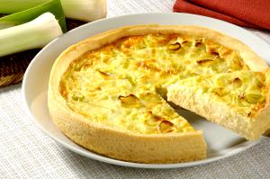 Quantas calorias em 1 Porçoes QUICHE QUEIJO DE MINAS E ALHO PORO?