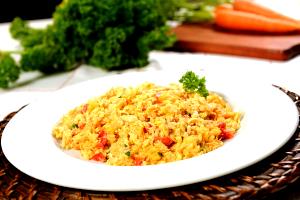 Quantas calorias em 1 Porçoes Risoto De Arroz İntegral Com Frango?