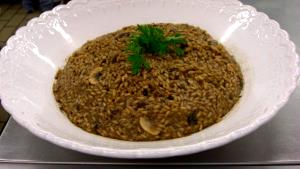 Quantas calorias em 1 Porçoes Risotto De Fungui?