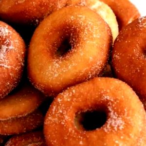 Quantas calorias em 1 Porçoes Rosquinha Caseira Frita?