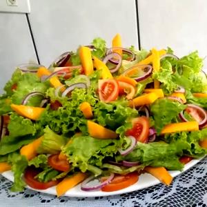 Quantas calorias em 1 Porçoes Salada ACCPT?