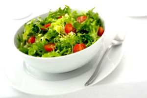 Quantas calorias em 1 Porçoes SALADA ALFACE?