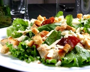 Quantas calorias em 1 Porçoes Salada Caesar?
