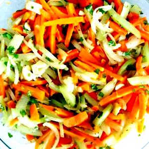 Quantas calorias em 1 Porçoes Salada Chuchu Com Cenoura?