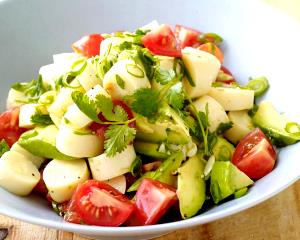 Quantas calorias em 1 Porçoes Salada Com Ricota E Palmito?