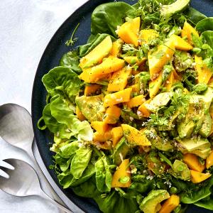 Quantas calorias em 1 Porçoes Salada De Alface, Agrião E Manga?