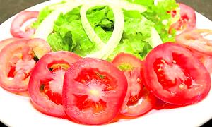 Quantas calorias em 1 Porçoes Salada De Alface Com Tomate E Cebol?