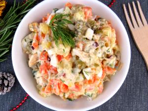 Quantas calorias em 1 Porçoes Salada De Batata E Cenoura?