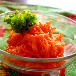 Quantas calorias em 1 Porçoes Salada De Cenoura Da Cida?