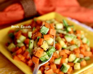 Quantas calorias em 1 Porçoes Salada De Cenoura E Abobrinha?