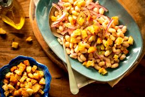 Quantas calorias em 1 Porçoes Salada De Feijão Branco (Rita Lobo)?