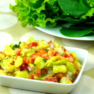 Quantas calorias em 1 Porçoes Salada De Folhas Com Guacamole?