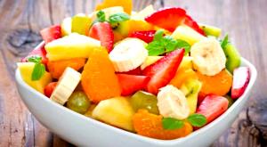 Quantas calorias em 1 Porçoes Salada De Frutas Light?