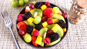 Quantas calorias em 1 Porçoes Salada De Frutas (Maça, Pêra, Kiwi, Ameixa)?