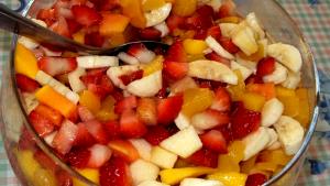 Quantas calorias em 1 Porçoes Salada De Frutas (Várias Frutas)?