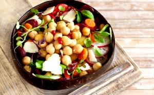 Quantas calorias em 1 Porçoes Salada De Grão De Bico Com Sardinha?