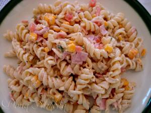 Quantas calorias em 1 Porçoes Salada De Macarrão Fácil?