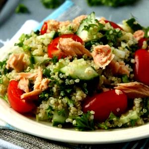 Quantas calorias em 1 Porçoes Salada De Pepino Com Quinua?