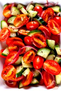 Quantas calorias em 1 Porçoes Salada De Pepino Com Tomate E Cenoura?