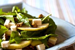 Quantas calorias em 1 Porçoes Salada De Peras, Pecãs E Verdes?