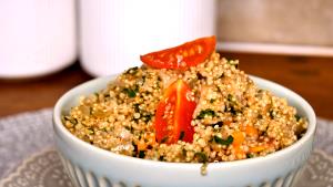 Quantas calorias em 1 Porçoes Salada De Quinoa?