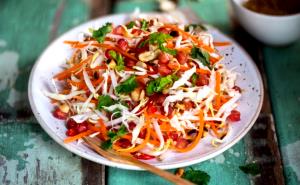 Quantas calorias em 1 Porçoes Salada De Repolho , Cenoura E Tomate?