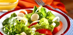 Quantas calorias em 1 Porçoes Salada De Rúcula, Tomate E Cebola?