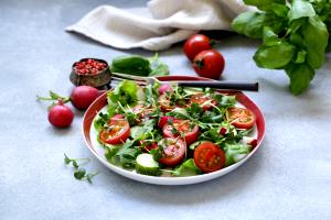 Quantas calorias em 1 Porçoes Salada Detox Horta?