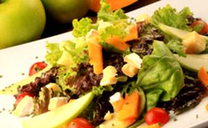 Quantas calorias em 1 Porçoes Salada Mix De Folhas Verdes Com Frutas?