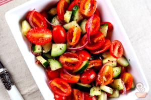 Quantas calorias em 1 Porçoes Salada Teste?