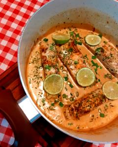 Quantas calorias em 1 Porçoes Salmão Ao Molho De Creme De Leite?