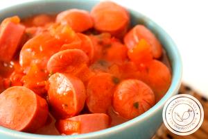 Quantas calorias em 1 Porçoes Salsicha Ao Molho De Tomate?