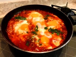 Quantas calorias em 1 Porçoes Shakshuka İsraelense?