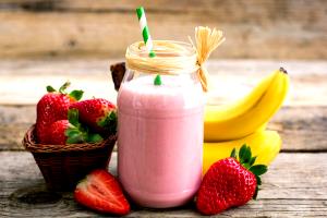 Quantas calorias em 1 Porçoes Smoothie De Morango, Banana, Abacaxi E Leite De Aveia?