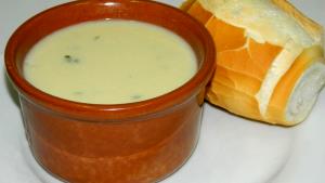 Quantas calorias em 1 Porçoes Sopa Creme De Batatinha E Cebola?