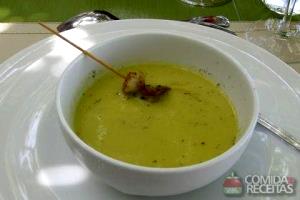 Quantas calorias em 1 Porçoes Sopa Creme De Ervilha E Chuchu?