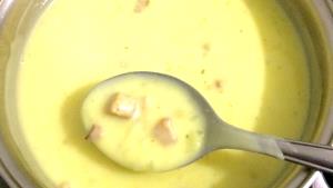 Quantas calorias em 1 Porçoes Sopa Cremosa De Batatas Com Requeijão?