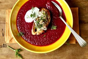 Quantas calorias em 1 Porçoes Sopa De Beterraba Fria (Borscht Adaptado)?