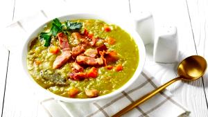 Quantas calorias em 1 Porçoes Sopa De Ervilha Verde Partida (Seca)?