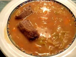 Quantas calorias em 1 Porçoes Sopa De Feijão Com Batata, Carne E Cenoura?