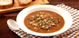 Quantas calorias em 1 Porçoes Sopa De Feijão Com Carne E Macarrão?