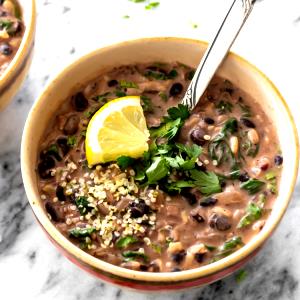 Quantas calorias em 1 Porçoes Sopa De Feijão, Legumes E Arroz?